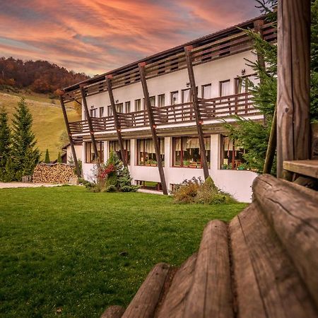 Отель Casa Muntelui Фундата Экстерьер фото